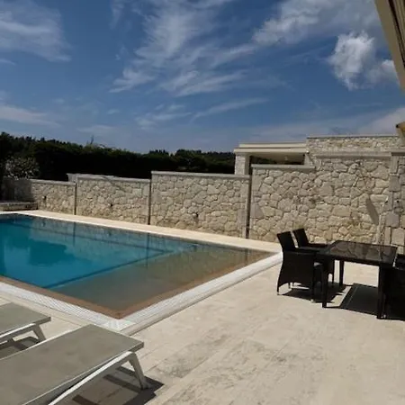Private With Swimming Pool Siviri