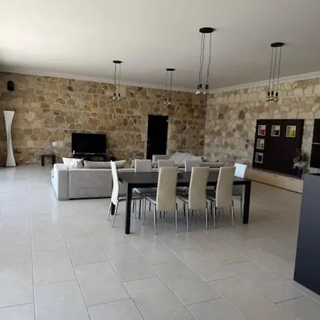 Villa Private With Swimming Pool