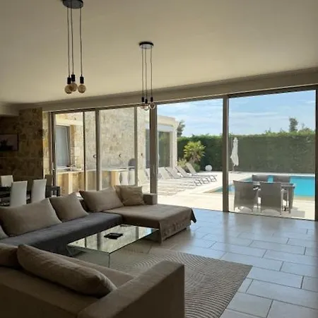 Villa Private With Swimming Pool *