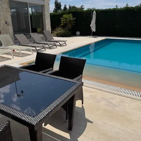 Villa Private With Swimming Pool