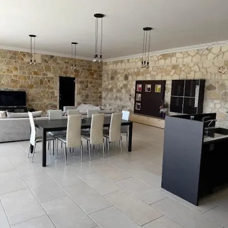 Villa Private With Swimming Pool