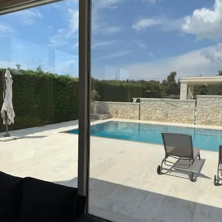Villa Private With Swimming Pool
